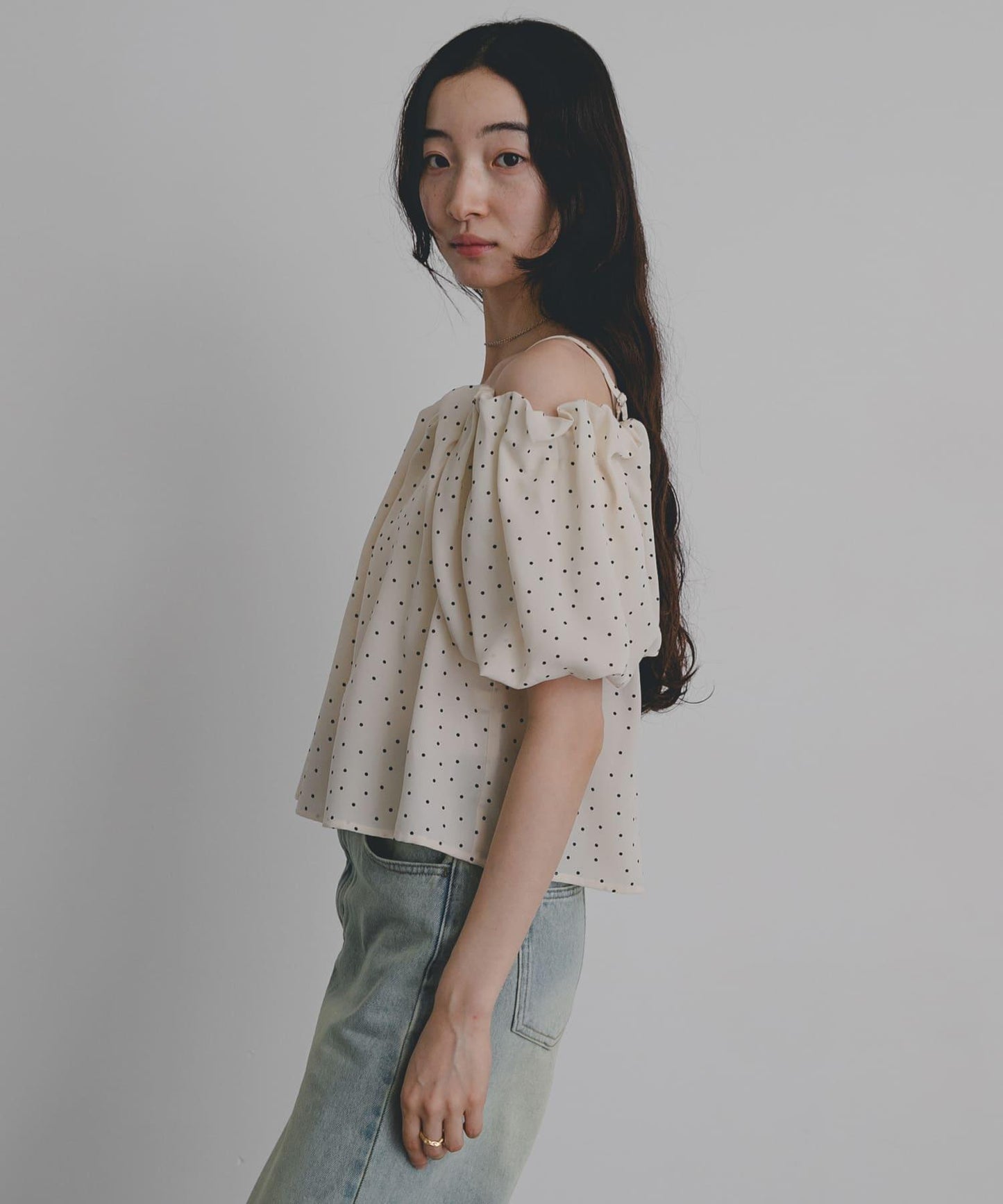 タックオフショルブラウス