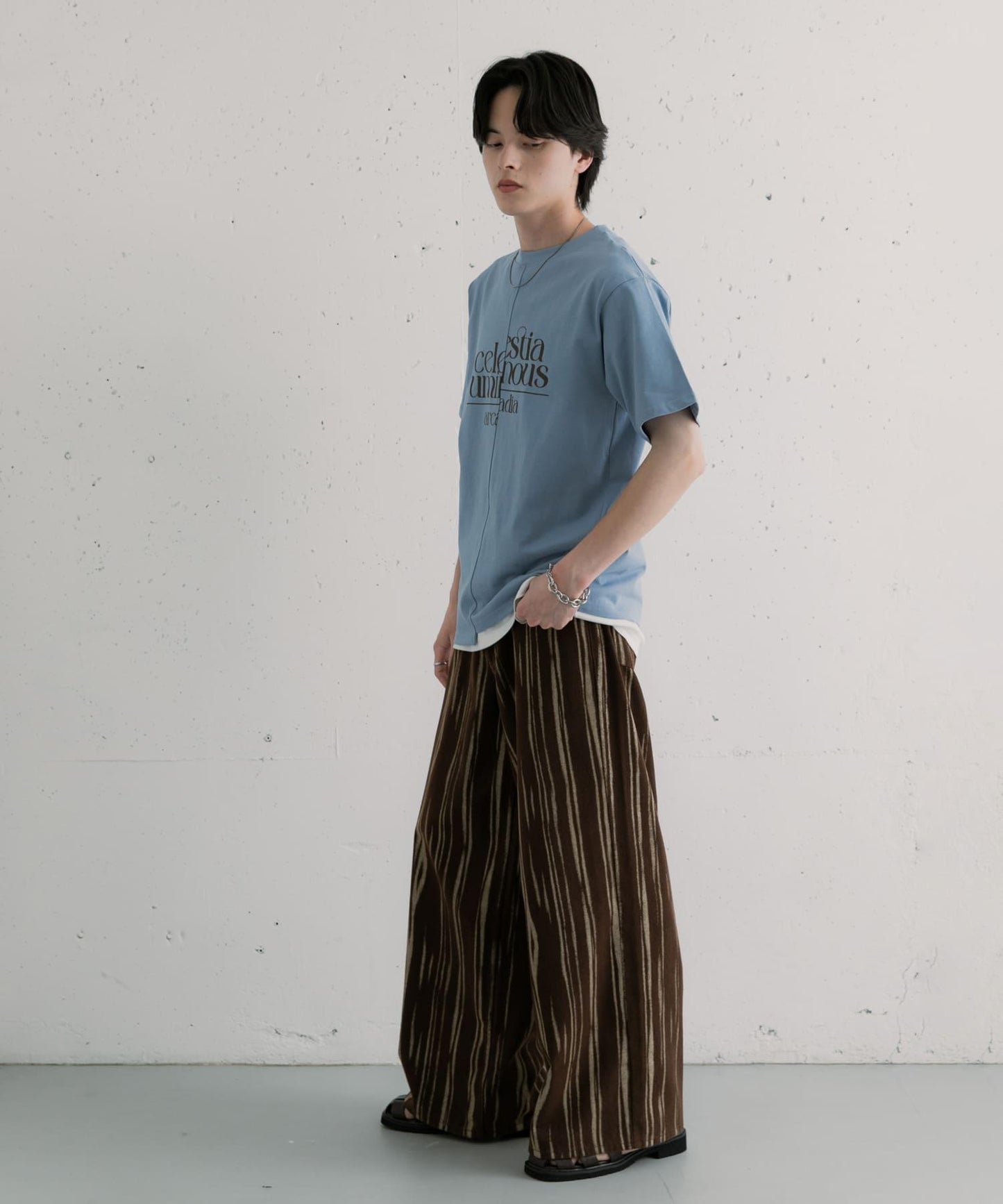 アシメグラフィックショートスリーブTシャツ