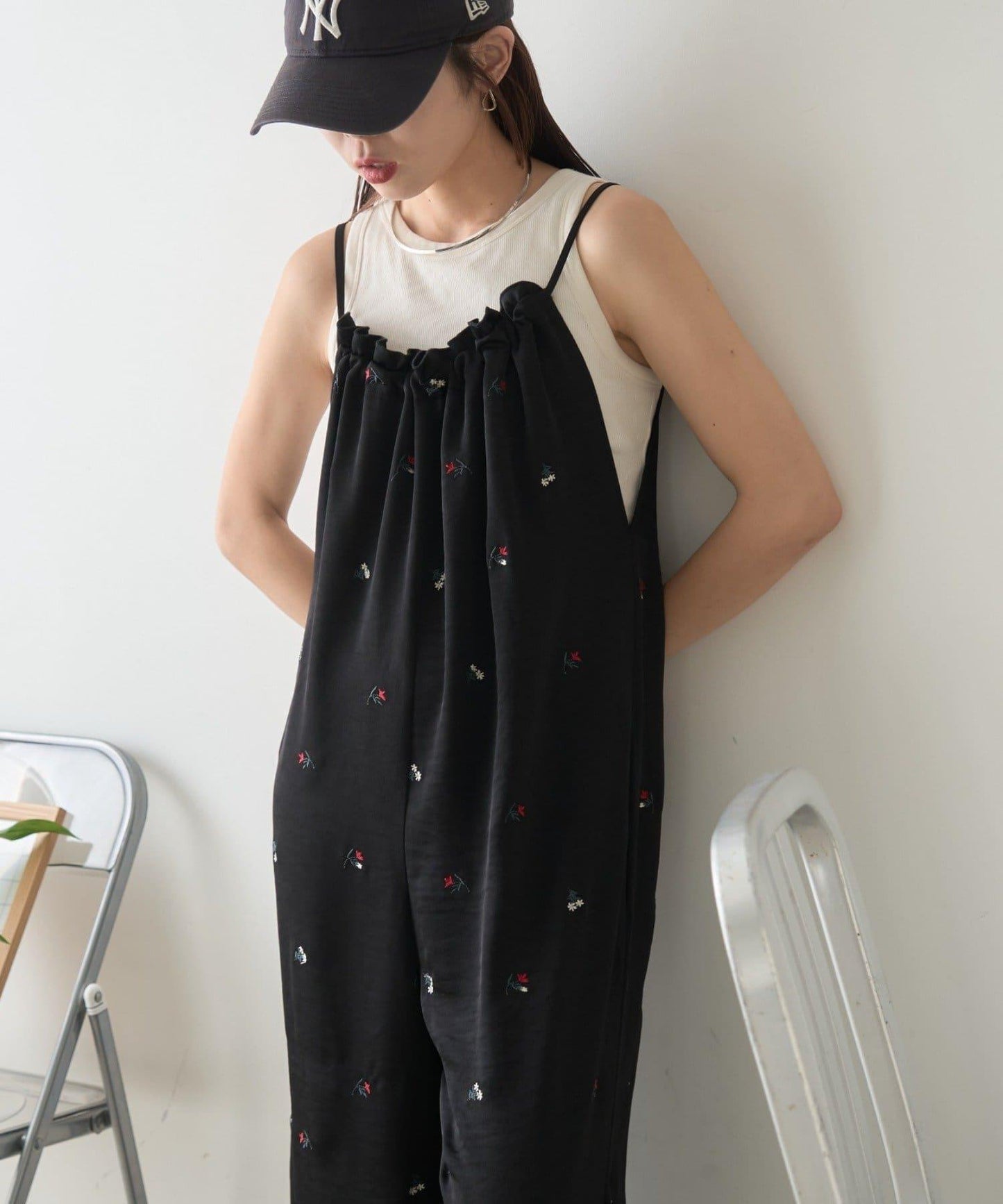 花卉刺繡 蝴蝶結 緞面 揹帶褲