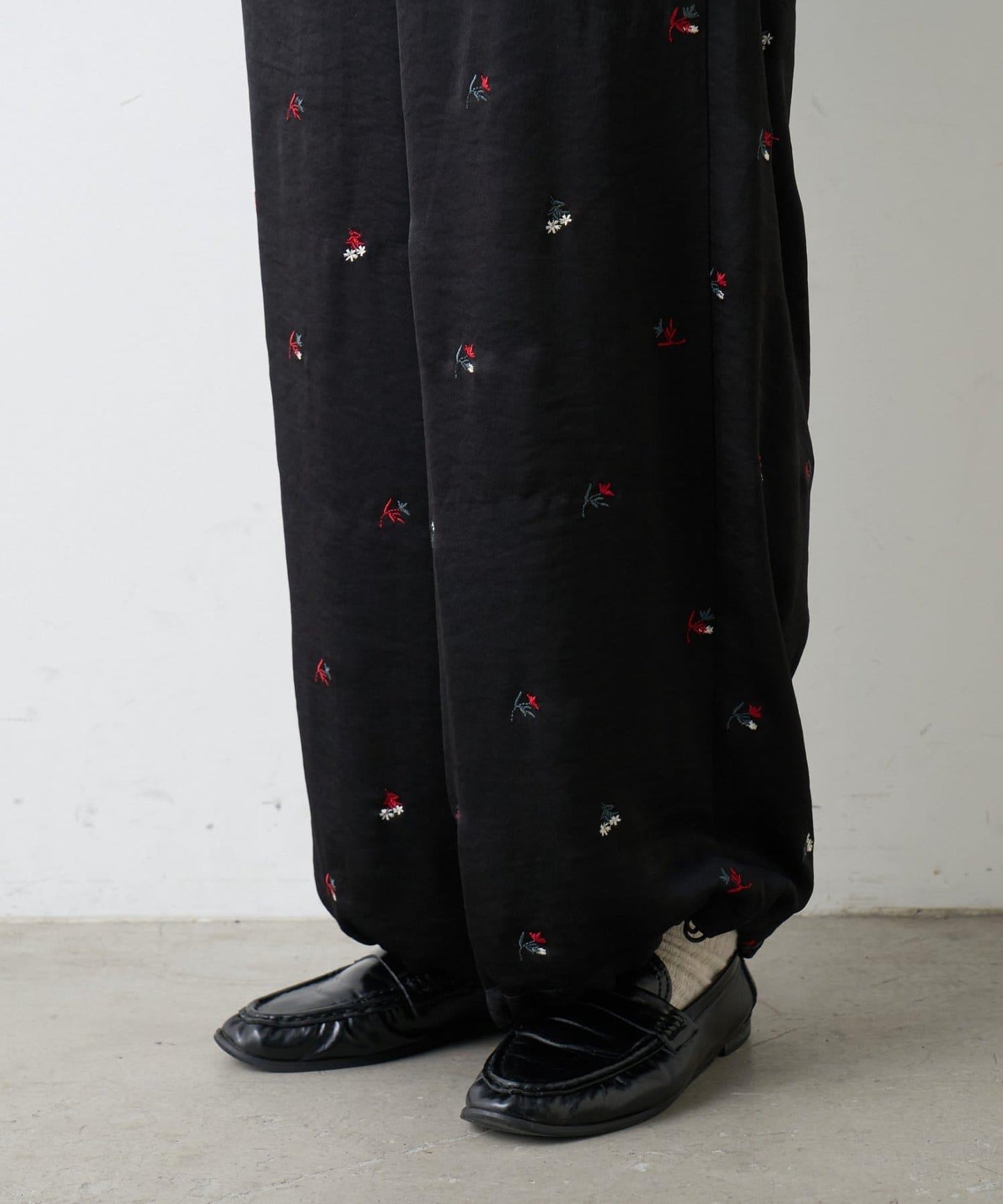 花卉刺繡 蝴蝶結 緞面 揹帶褲