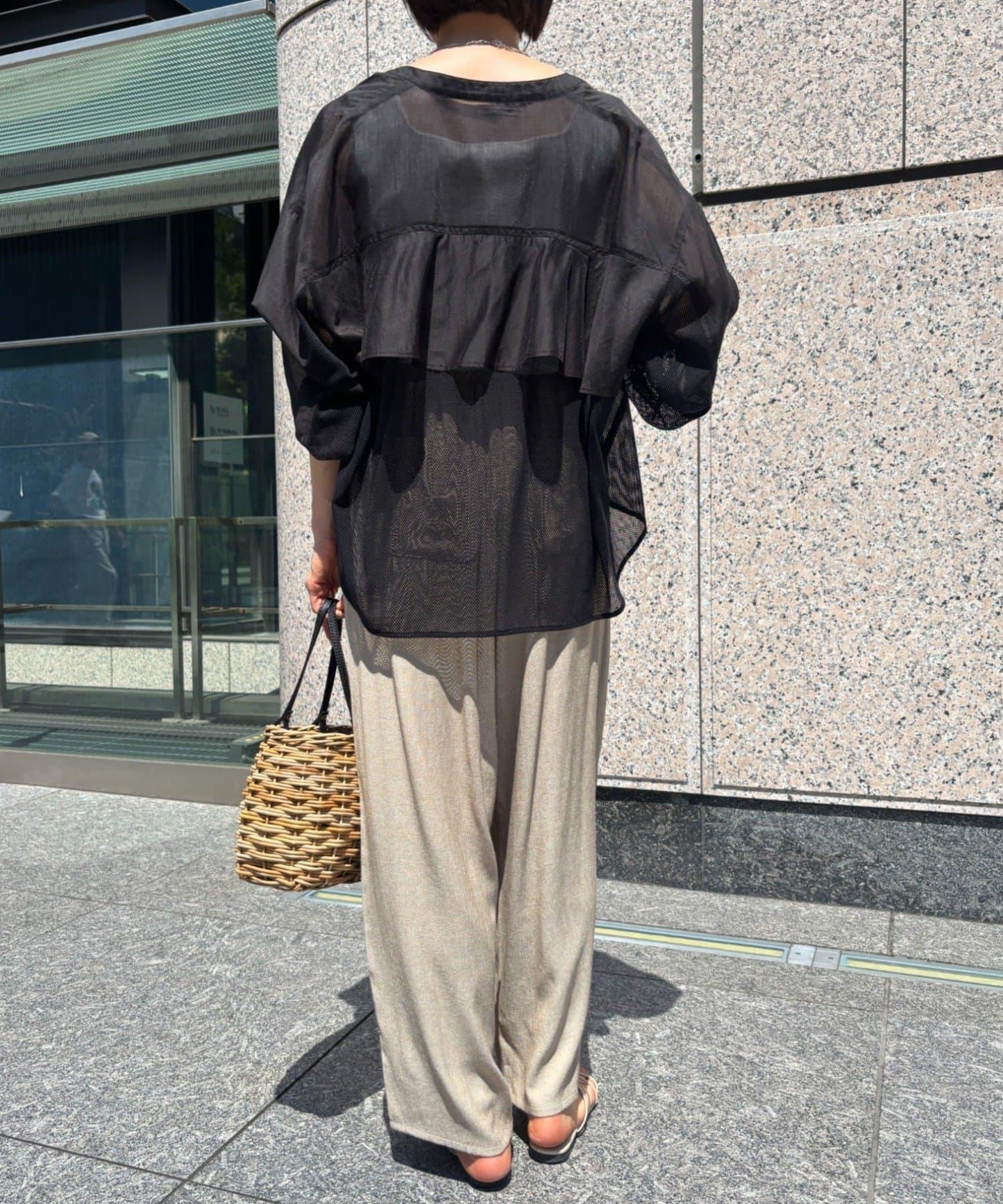 バックラッフルメッシュジャケット