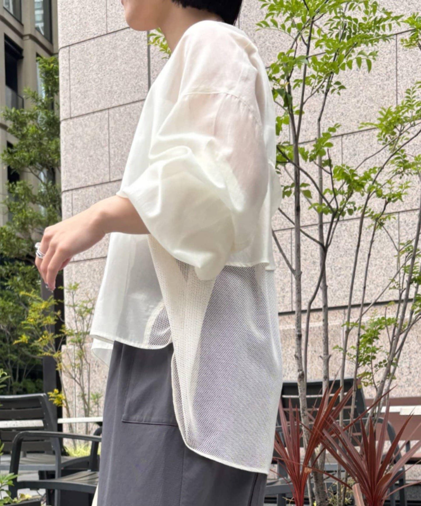 バックラッフルメッシュジャケット