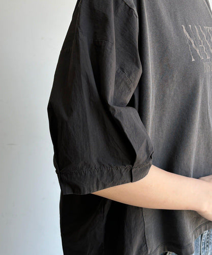 【WEB限定】異素材切替ワイドロゴTEE