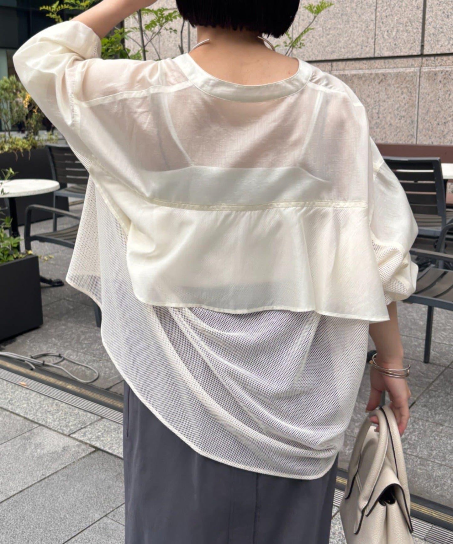 バックラッフルメッシュジャケット