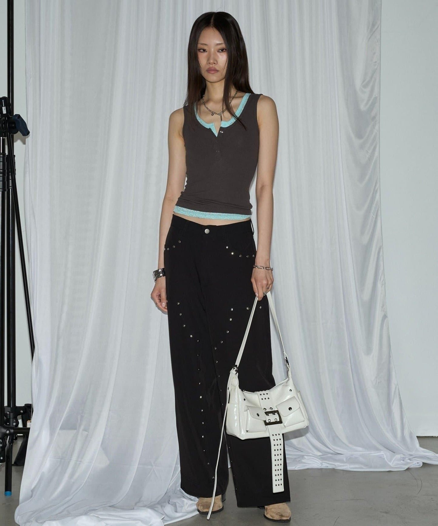 WHO'S WHO gallery 鉚釘雙膝休閒褲