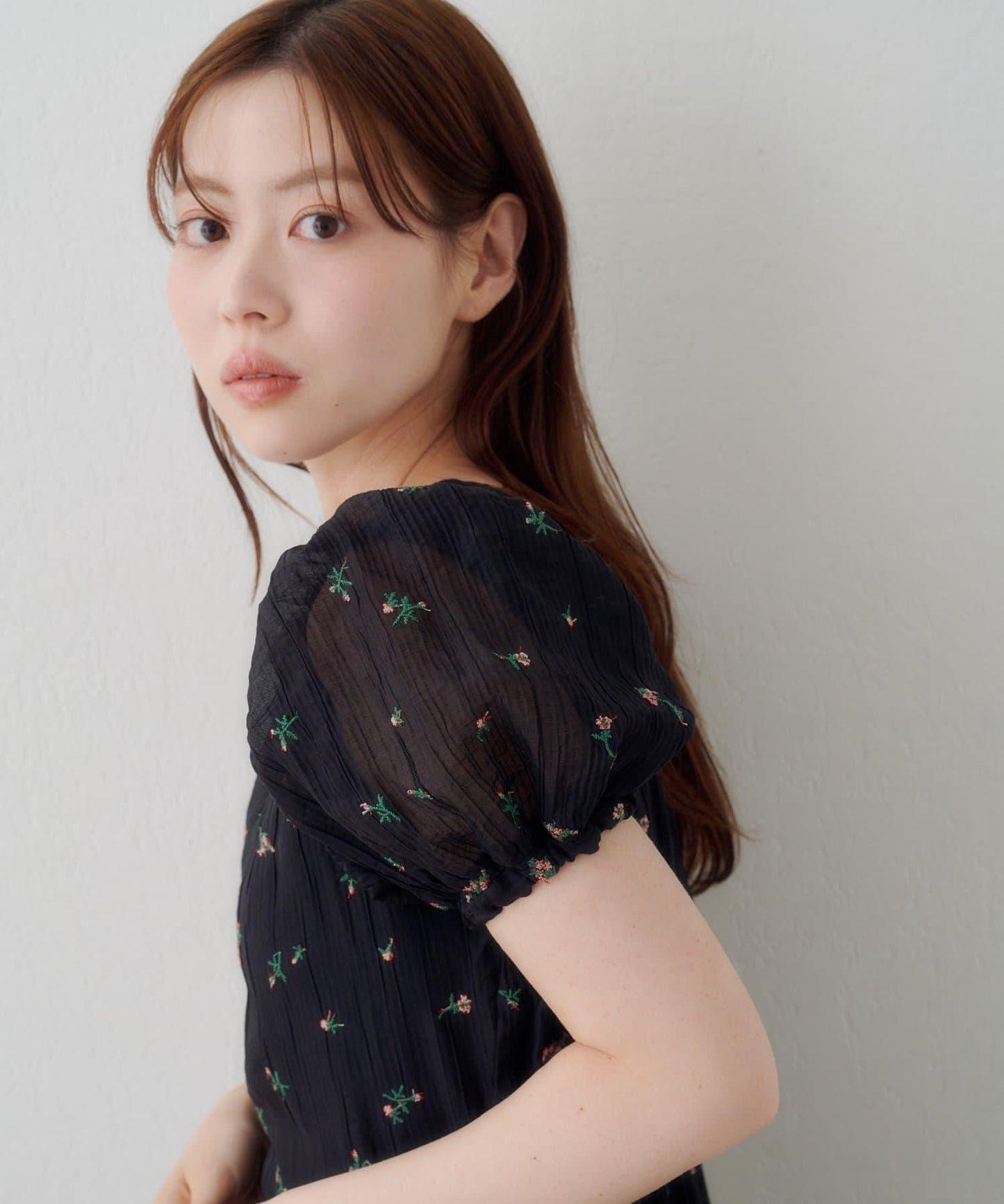花朵泡泡袖連衣裙