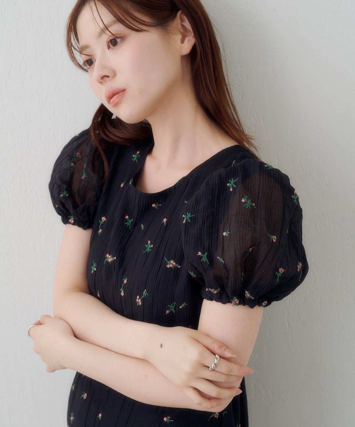 花朵泡泡袖連衣裙