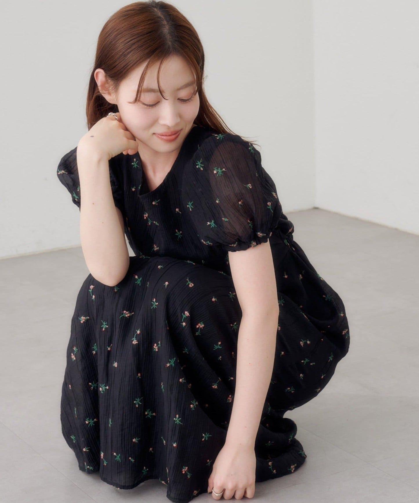 花朵泡泡袖連衣裙