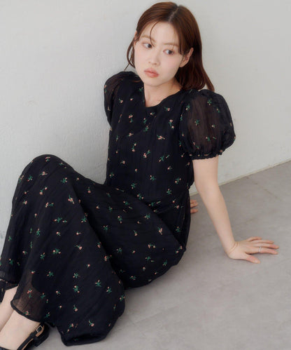 花朵泡泡袖連衣裙