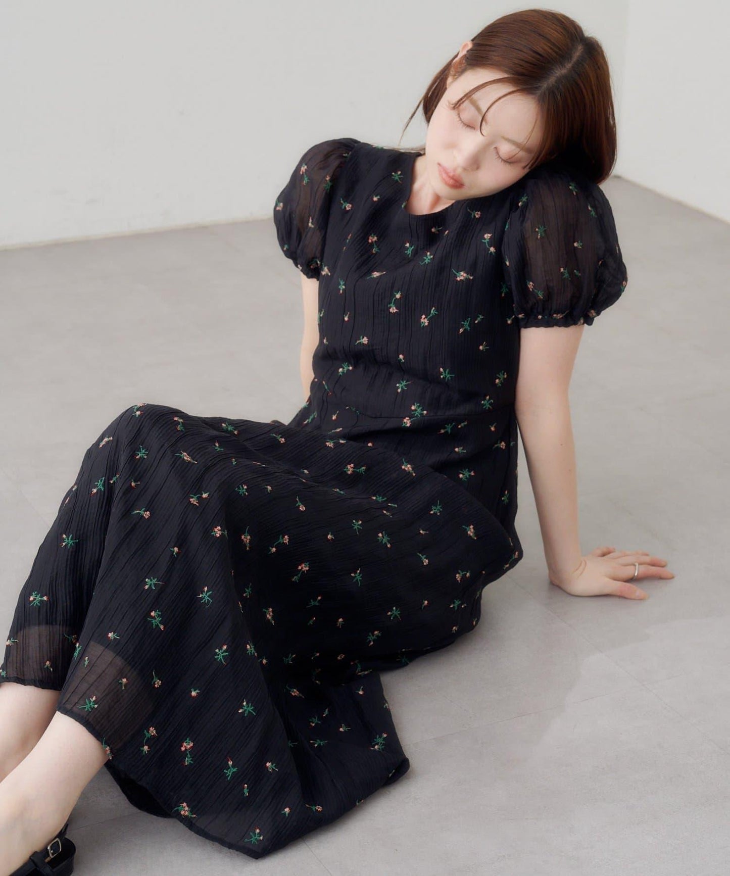 花朵泡泡袖連衣裙