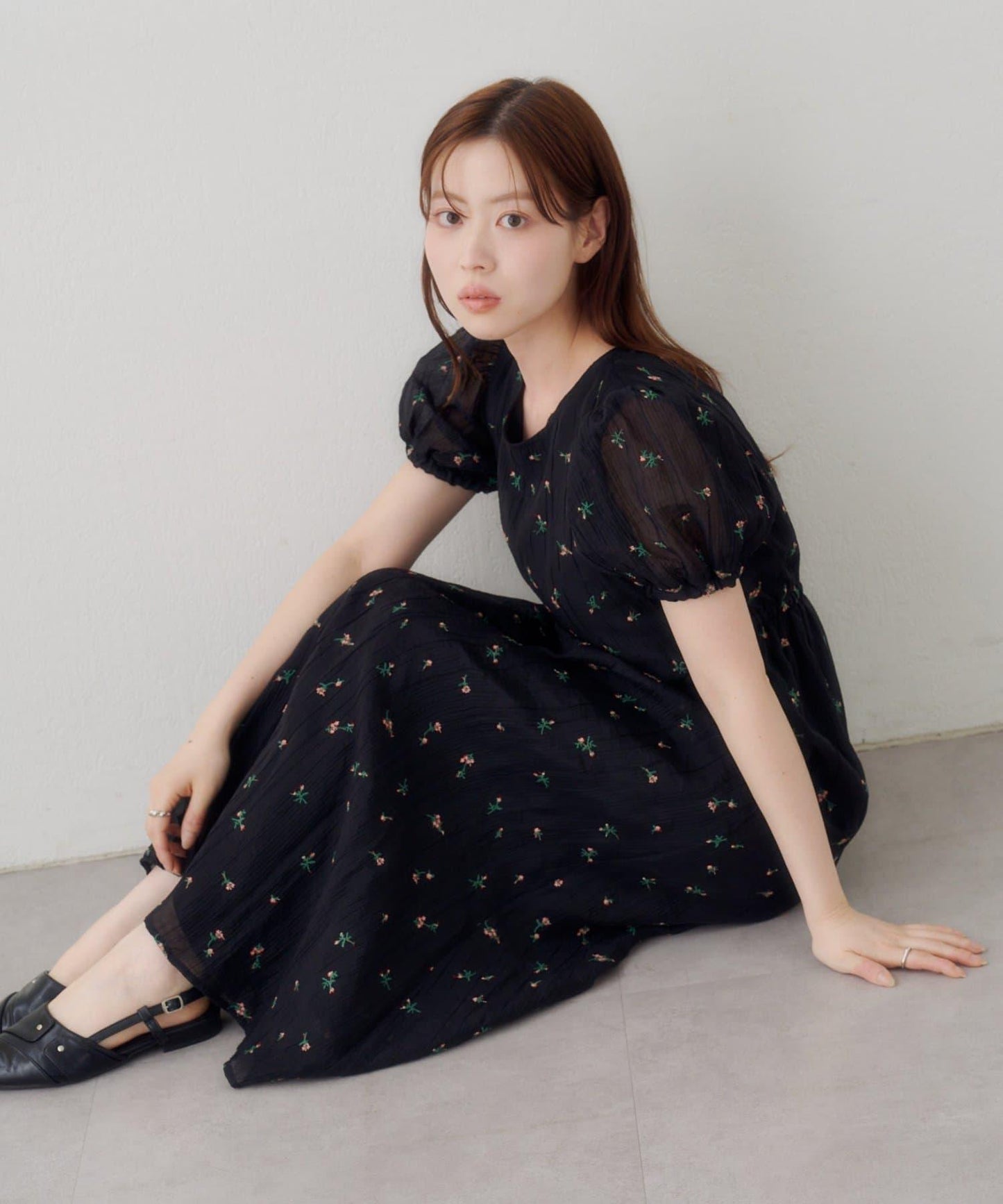 花朵泡泡袖連衣裙