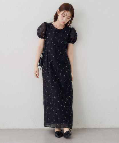 花朵泡泡袖連衣裙