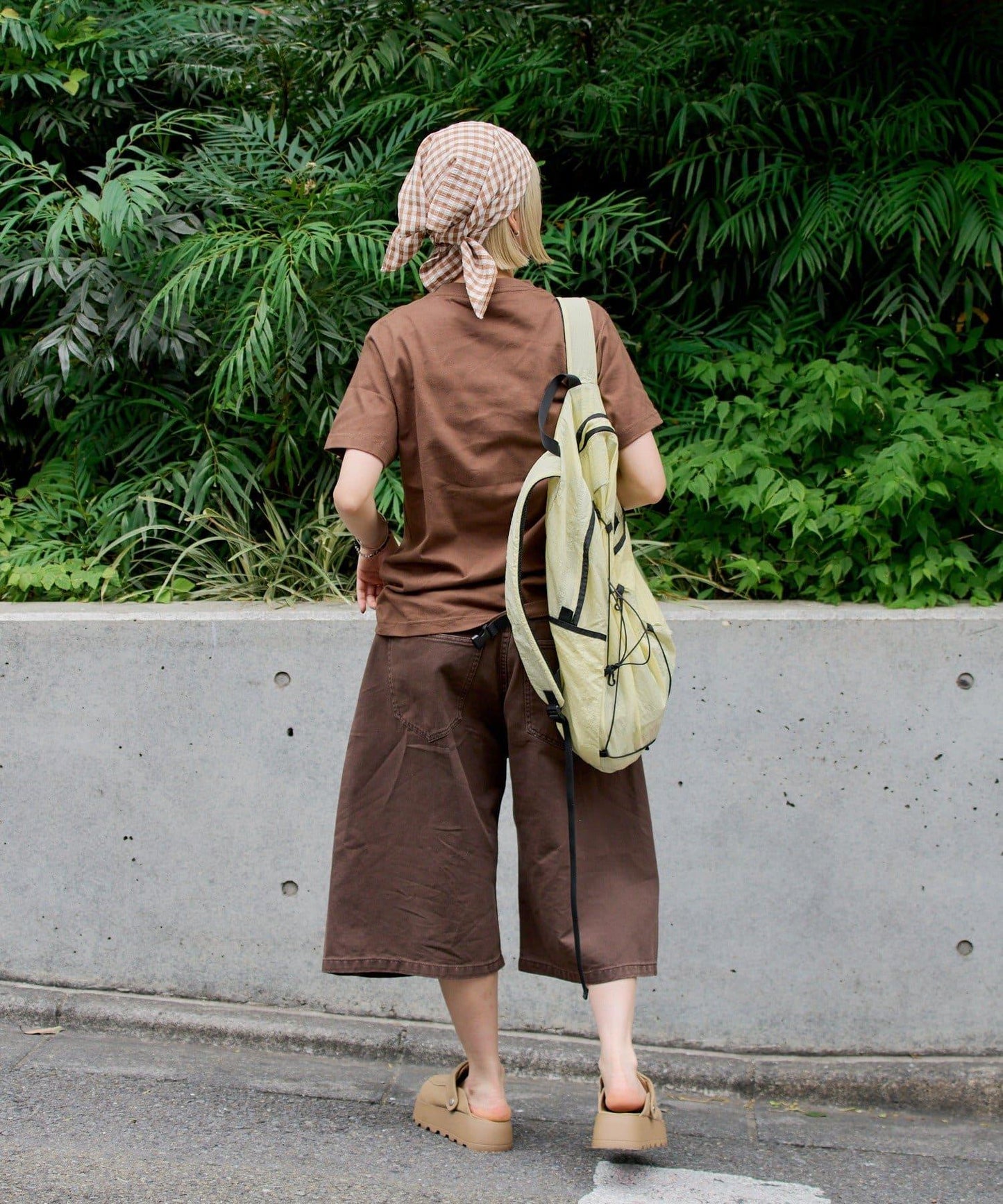 WHIMSIC SIDE TUCK DENIM SHORT PANTS