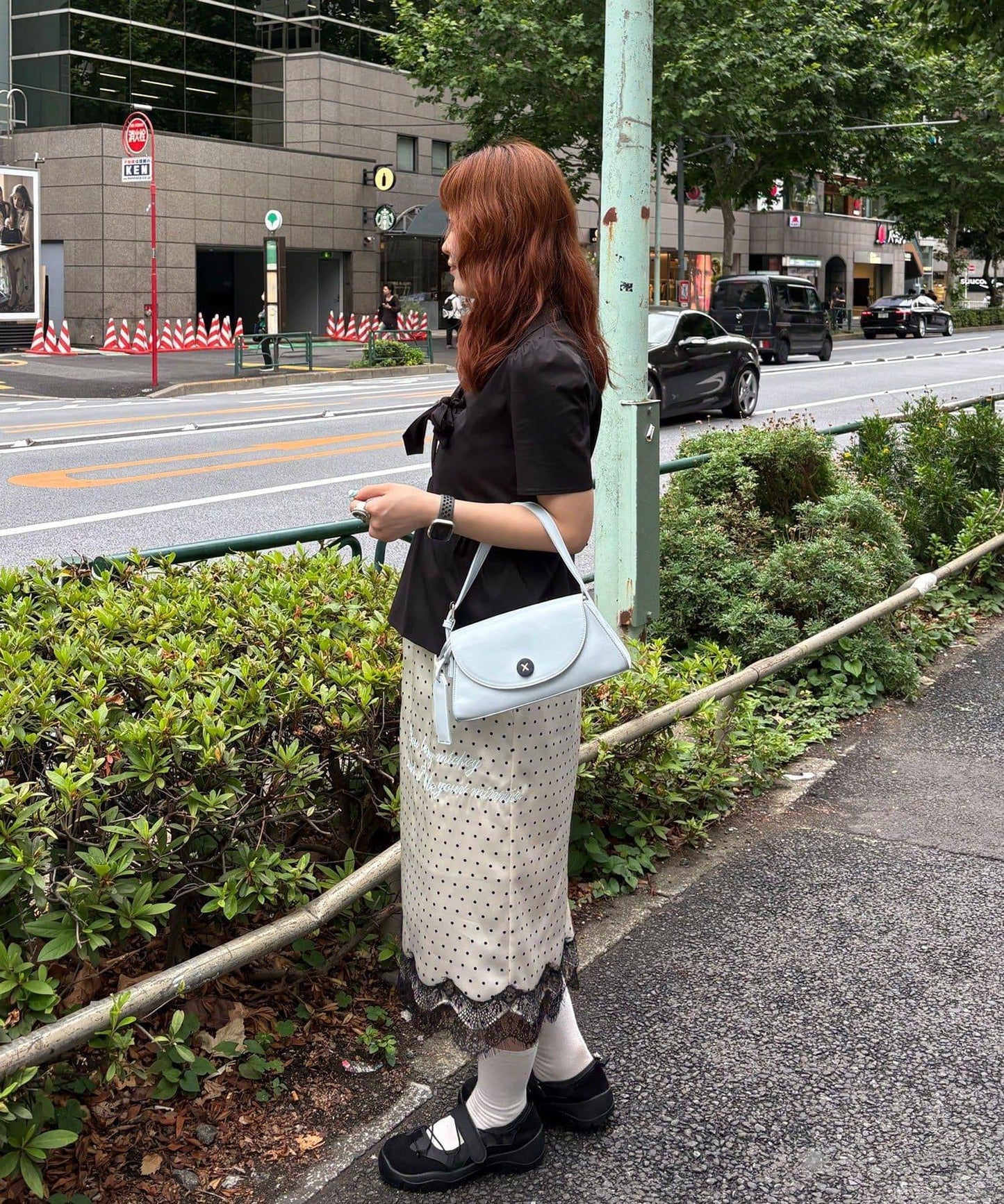 腰部蝴蝶結泡泡袖襯衫