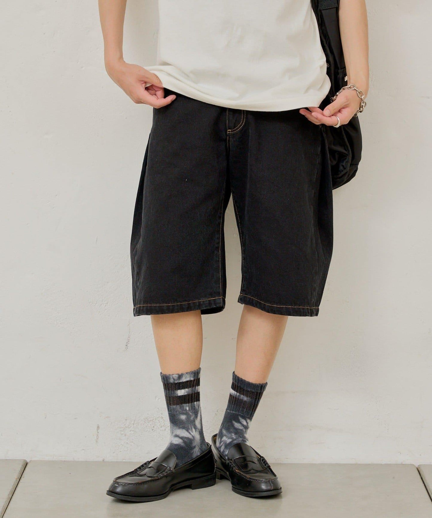 WHIMSIC SIDE TUCK DENIM SHORT PANTS