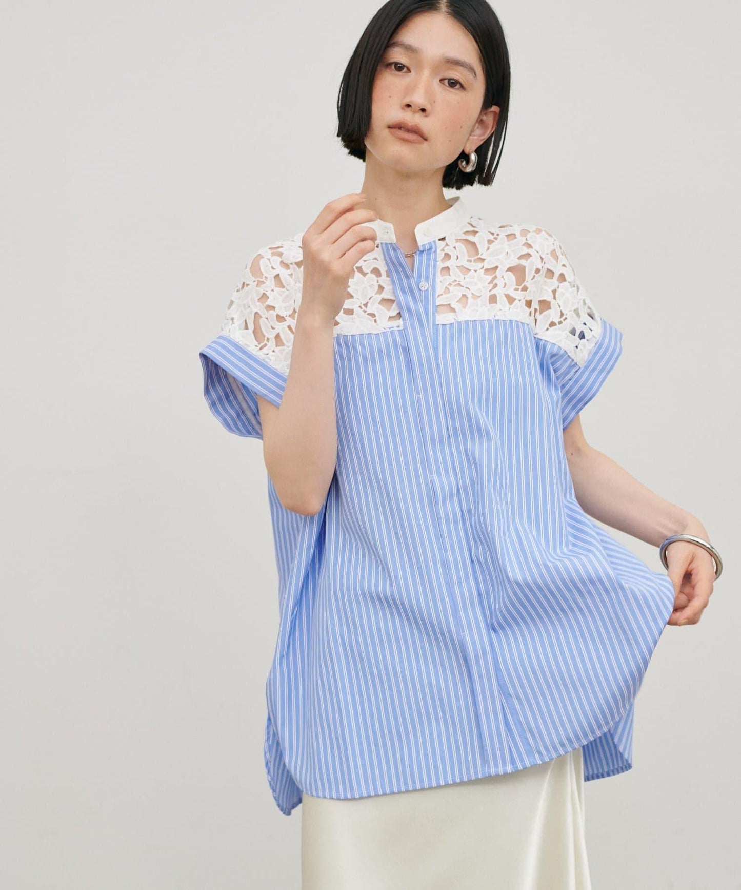 刺繡蕾絲落肩襯衫