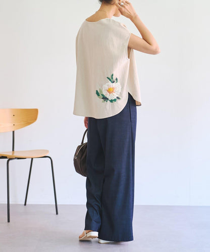 單點刺繡圓領襯衫