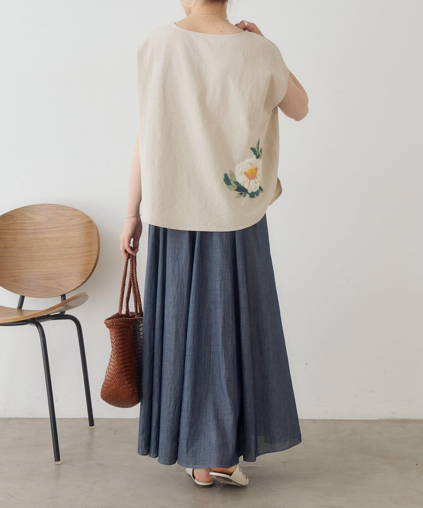 單點刺繡圓領襯衫
