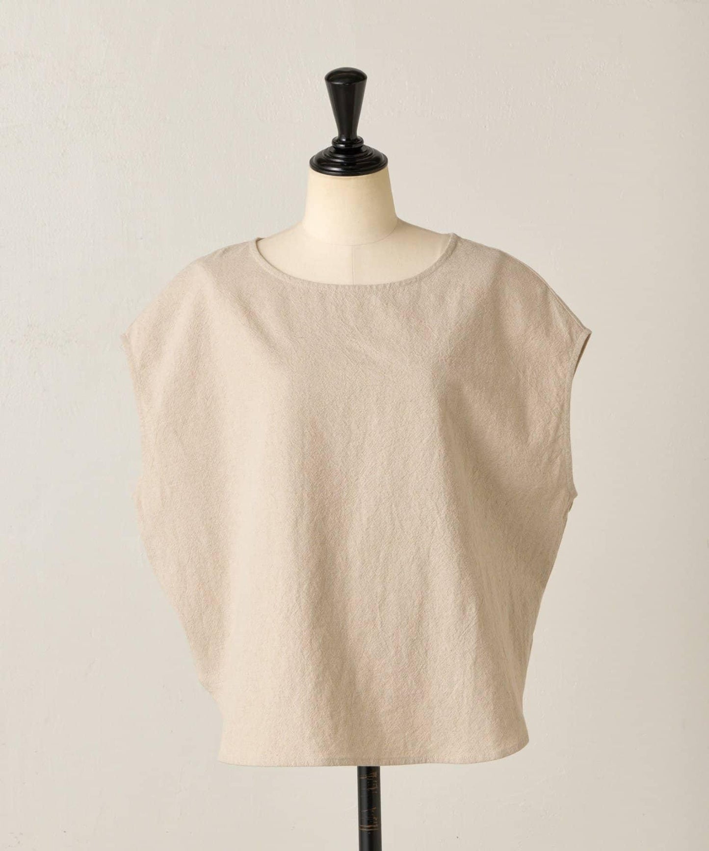 單點刺繡圓領襯衫