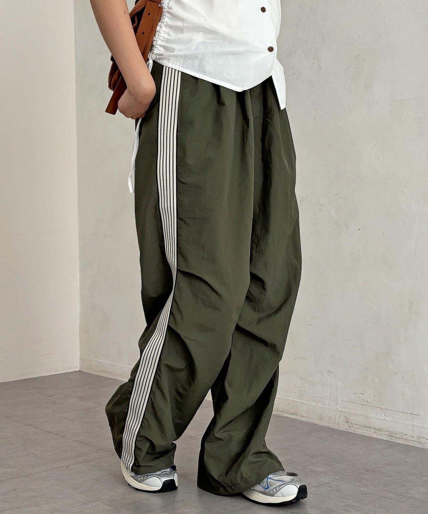 U.S. POLO ASSN. 側邊條紋尼龍褶皺褲