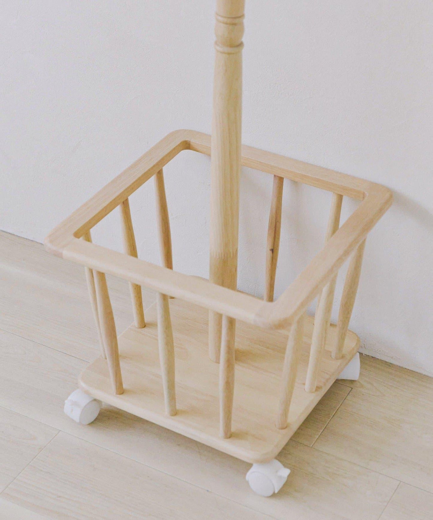 商品 帶籃子掛衣杆/兒童房