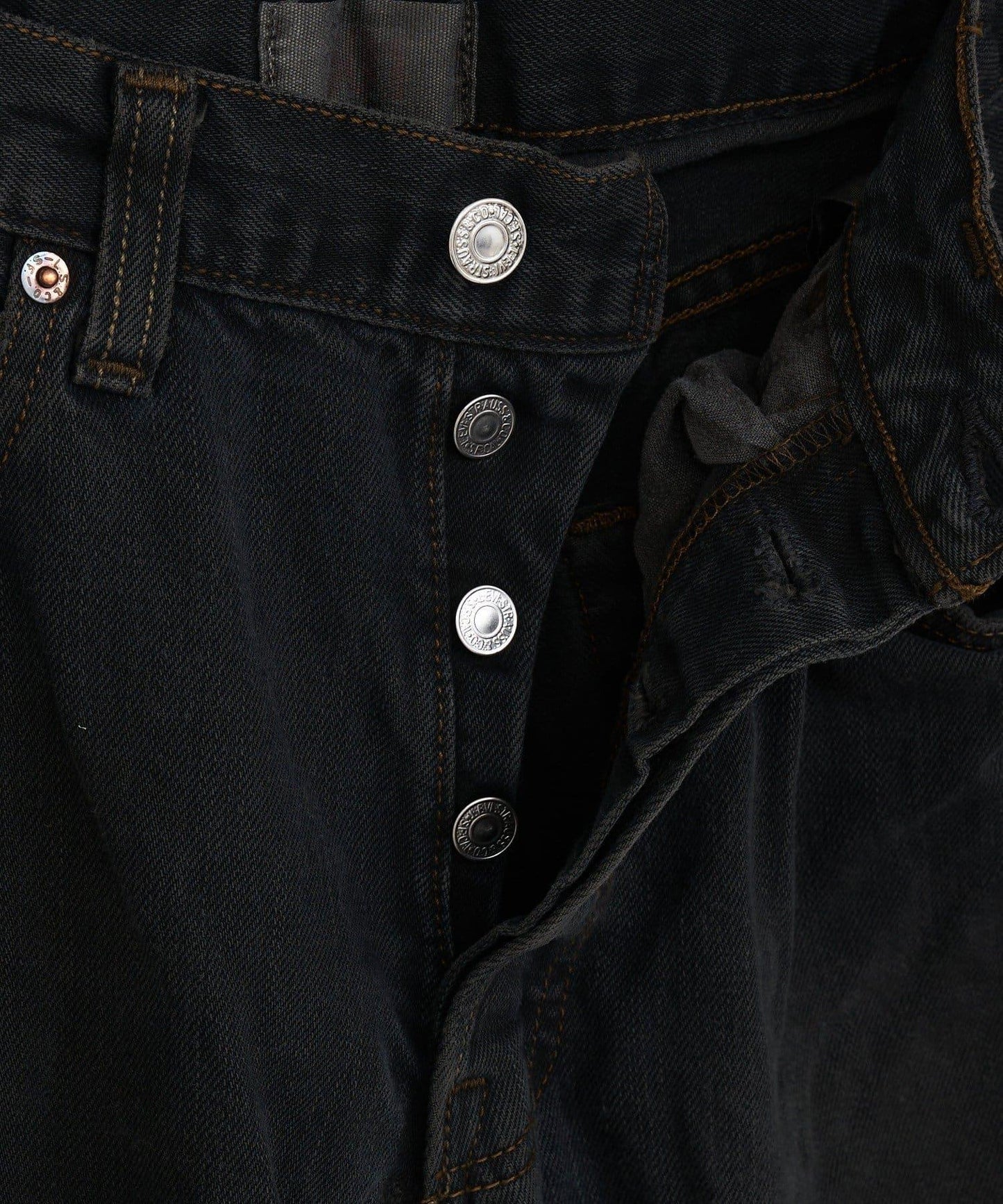 BLACK LEVIS 501 GOOD LENGTH