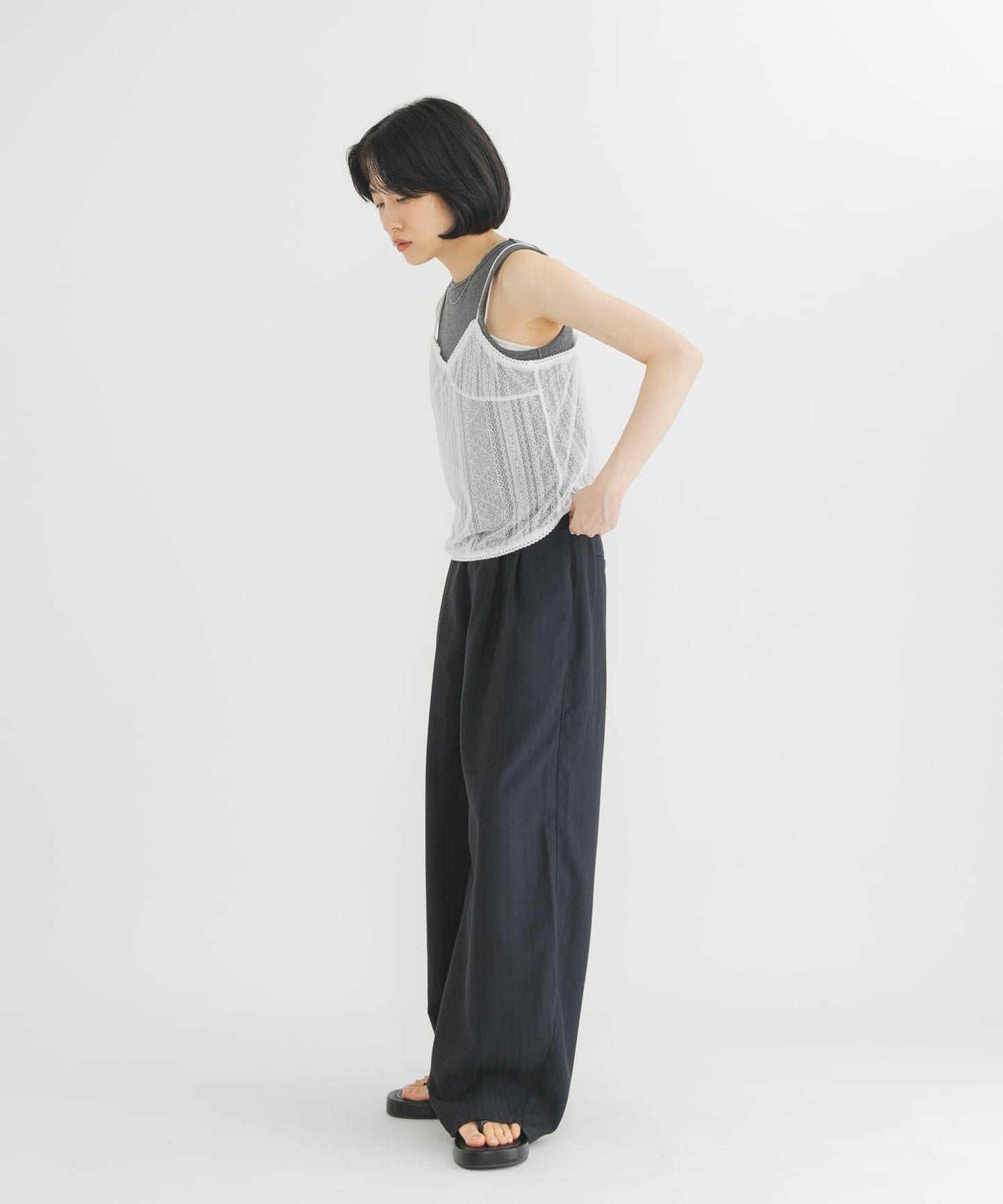 蕾絲邊飾吊帶衫