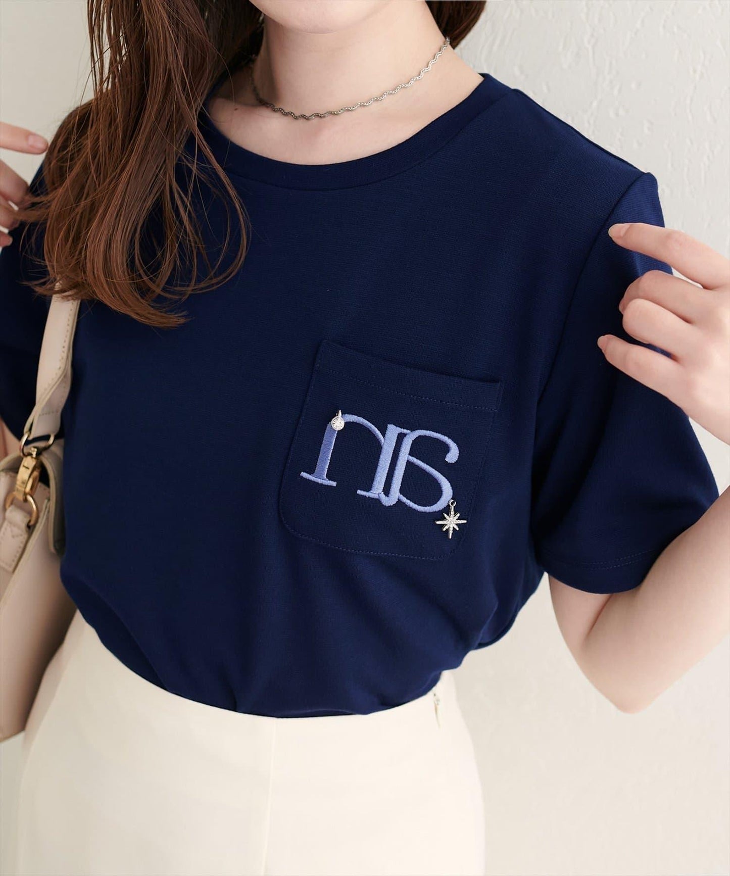 刺繡Logo吊墜短款T恤