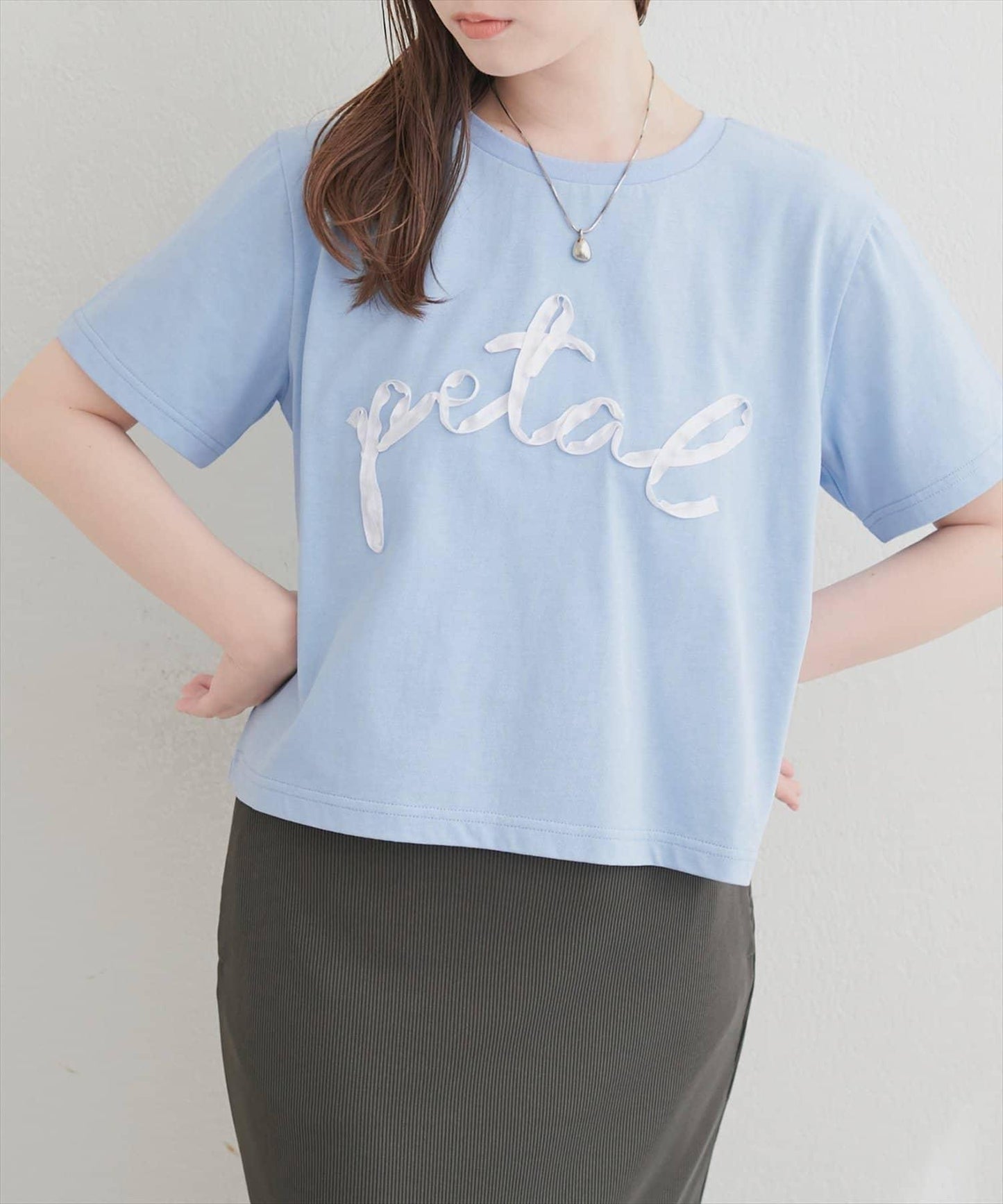 蝴蝶結織帶刺繡Logo T恤