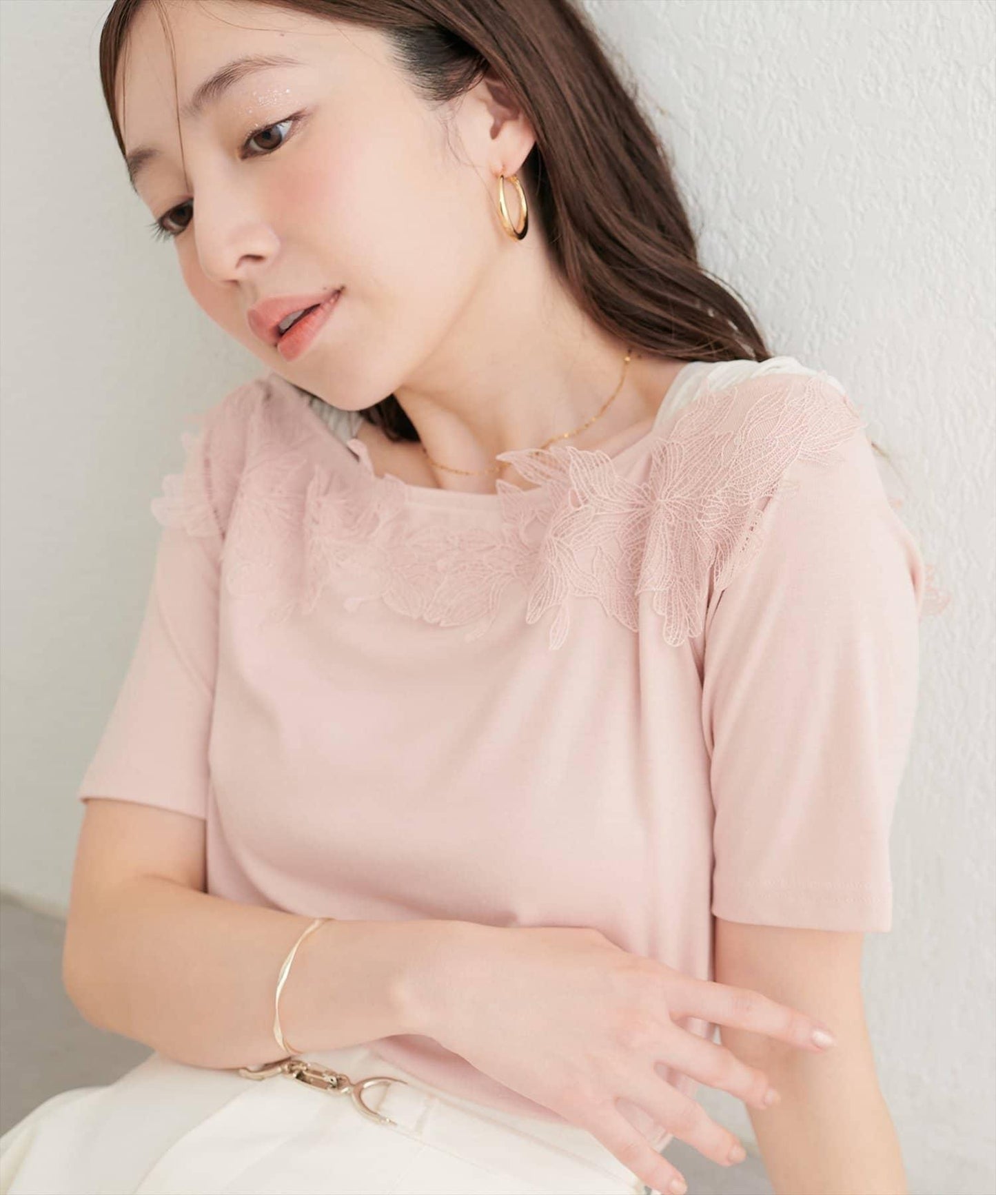 露肩風蕾絲套頭衫