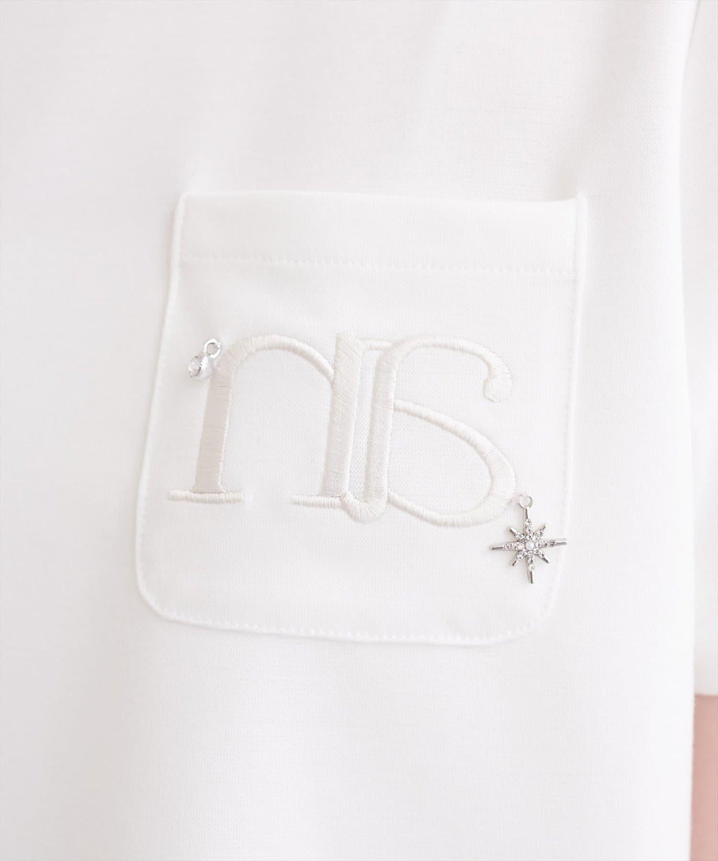 刺繡Logo吊墜短款T恤