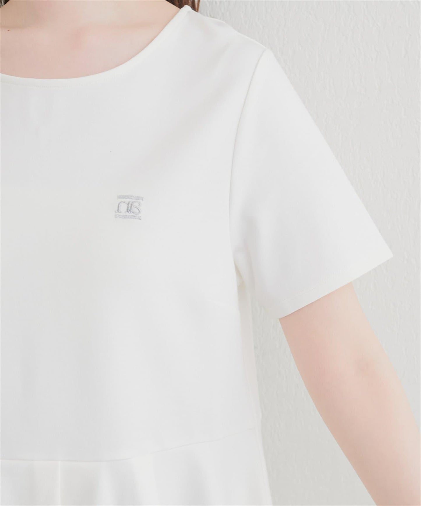 小Logo刺繡收腰T恤
