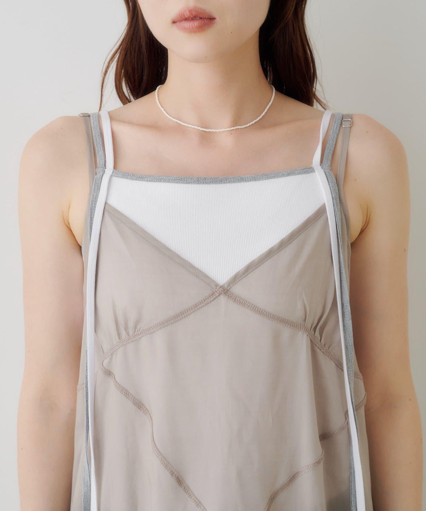 カップ付きパイピングキャミ