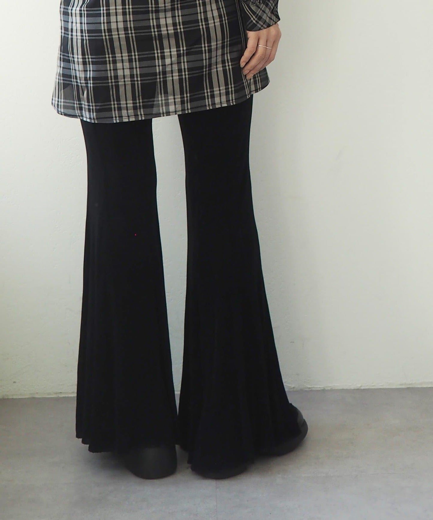 黑色 Sheer rib flared leggings