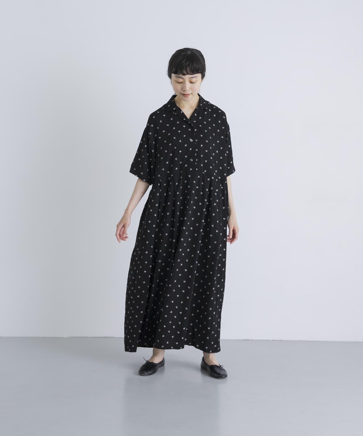 人造絲黑白印花連衣裙