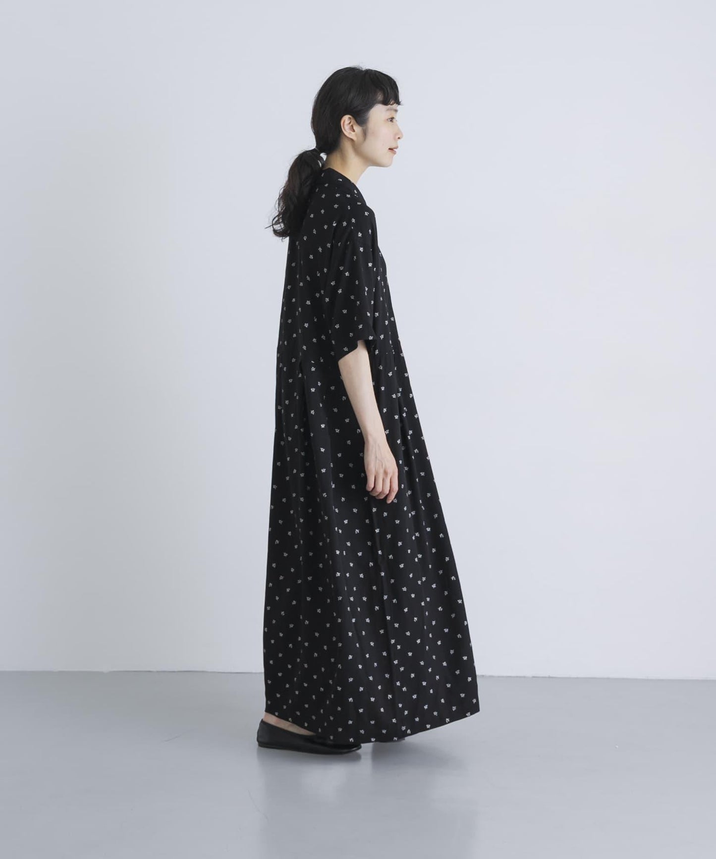 人造絲黑白印花連衣裙