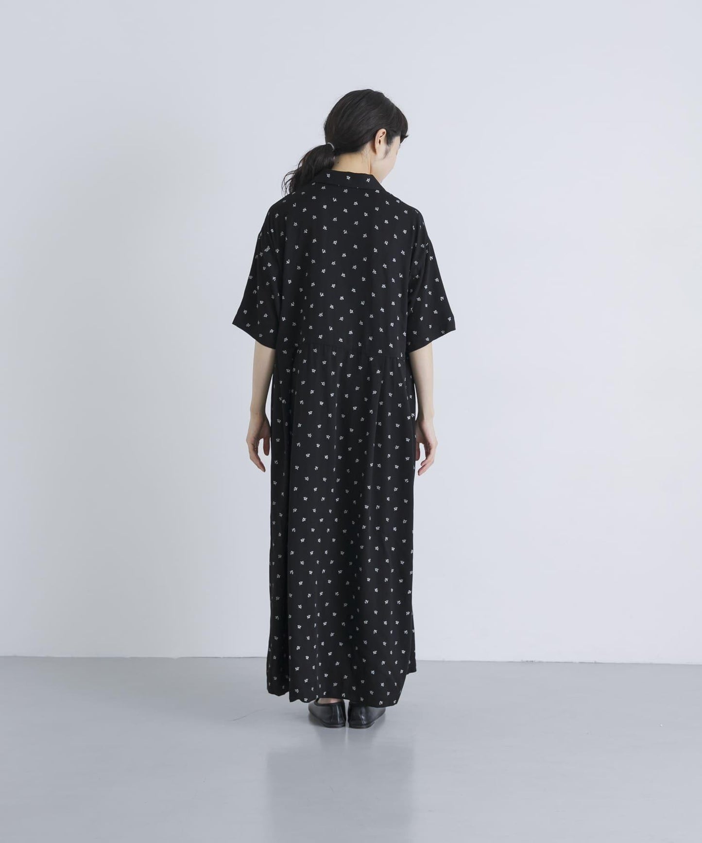 人造絲黑白印花連衣裙