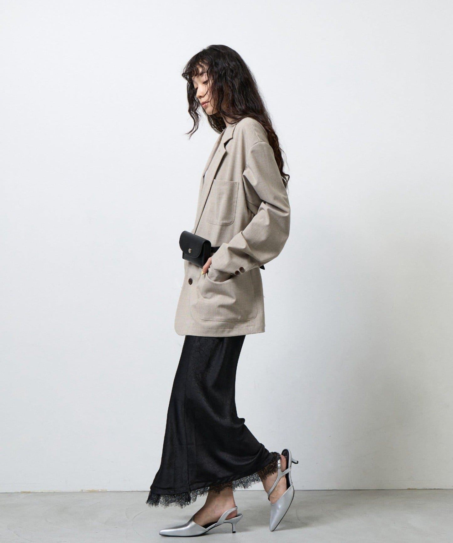蕾絲拼接緞面半身裙