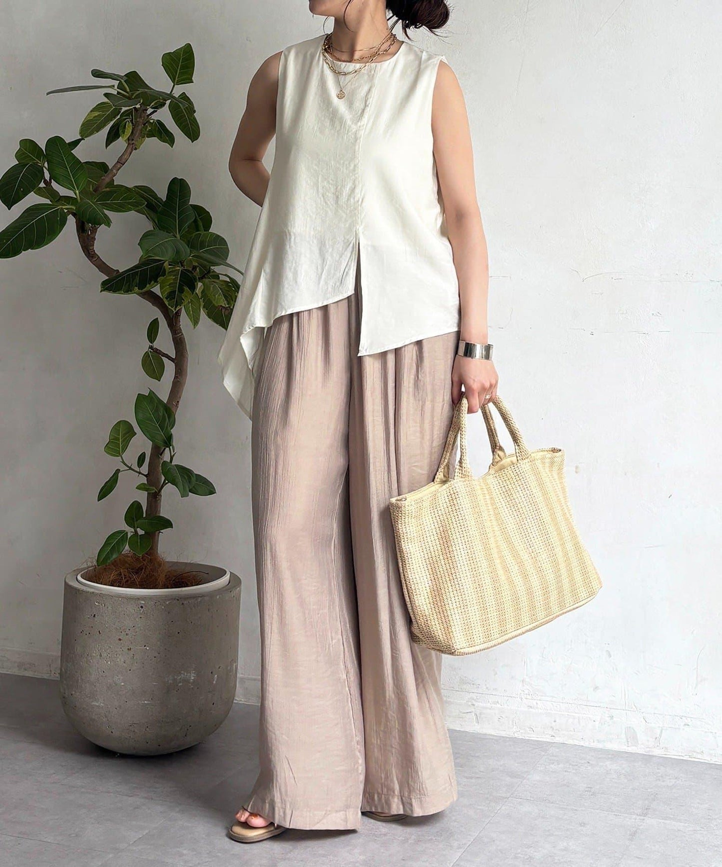 不對稱下襬無袖套裝