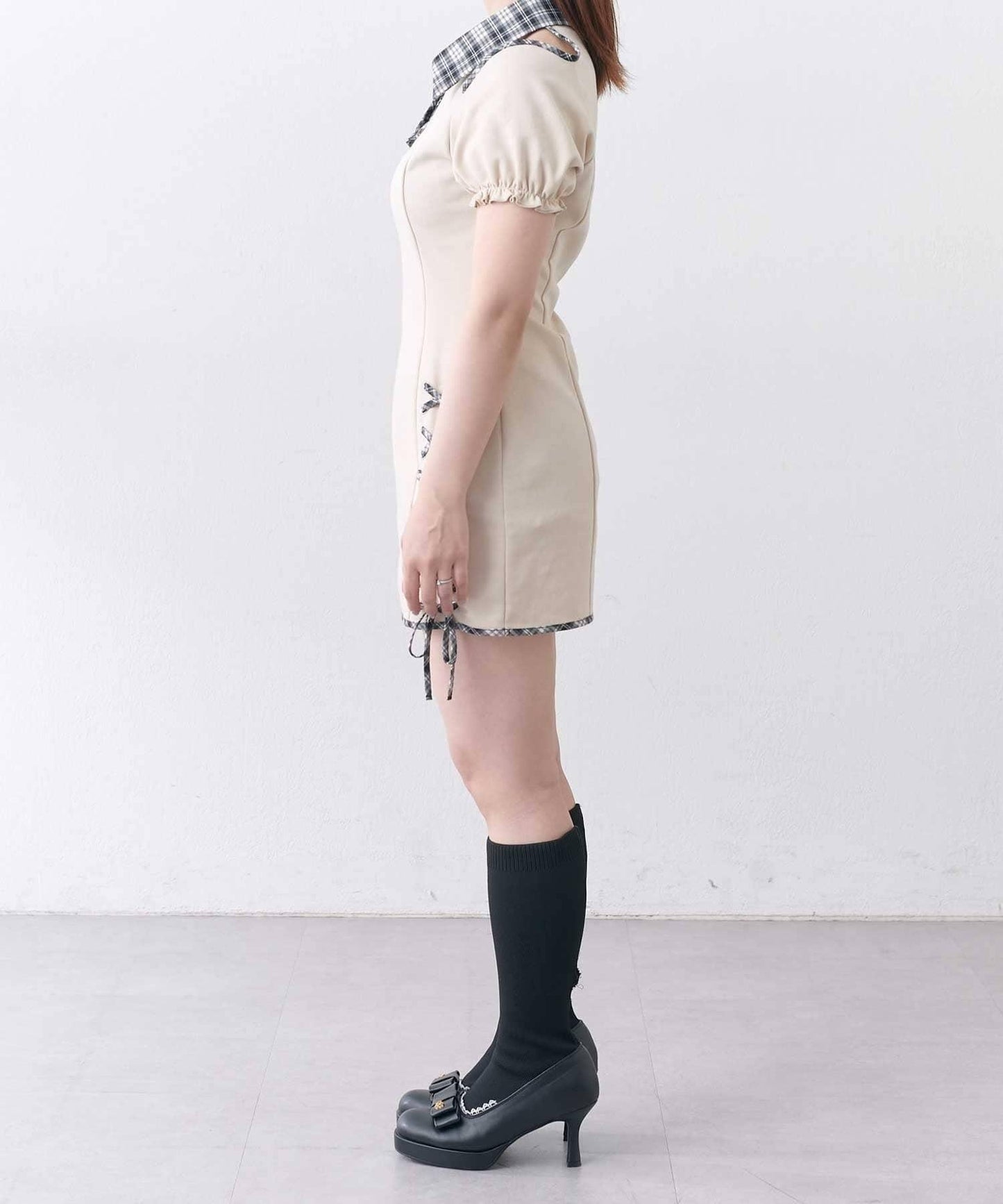 Belle Charme 蕾絲繫帶Polo領連衣裙