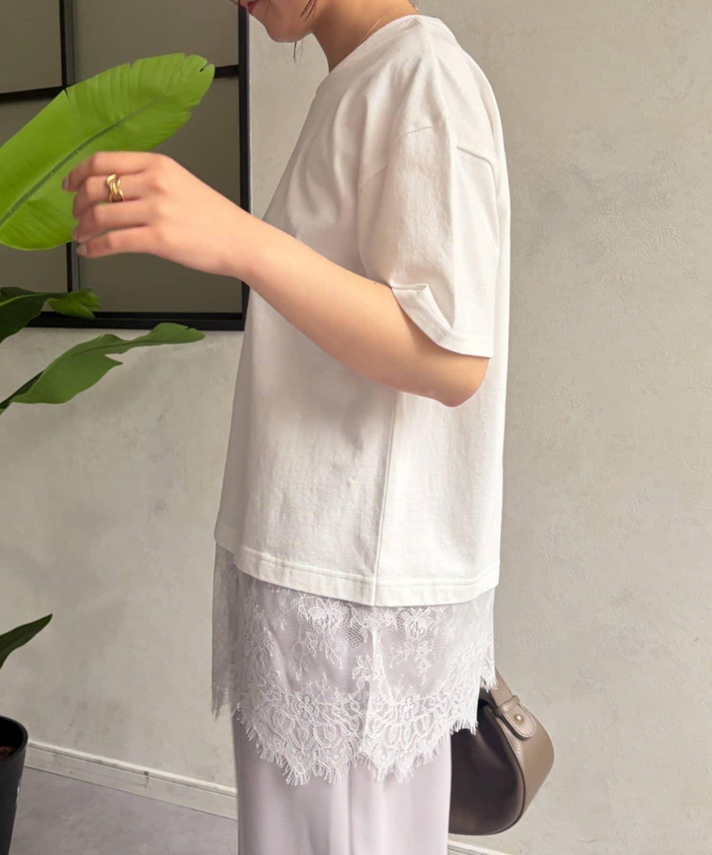 蕾絲下襬T恤
