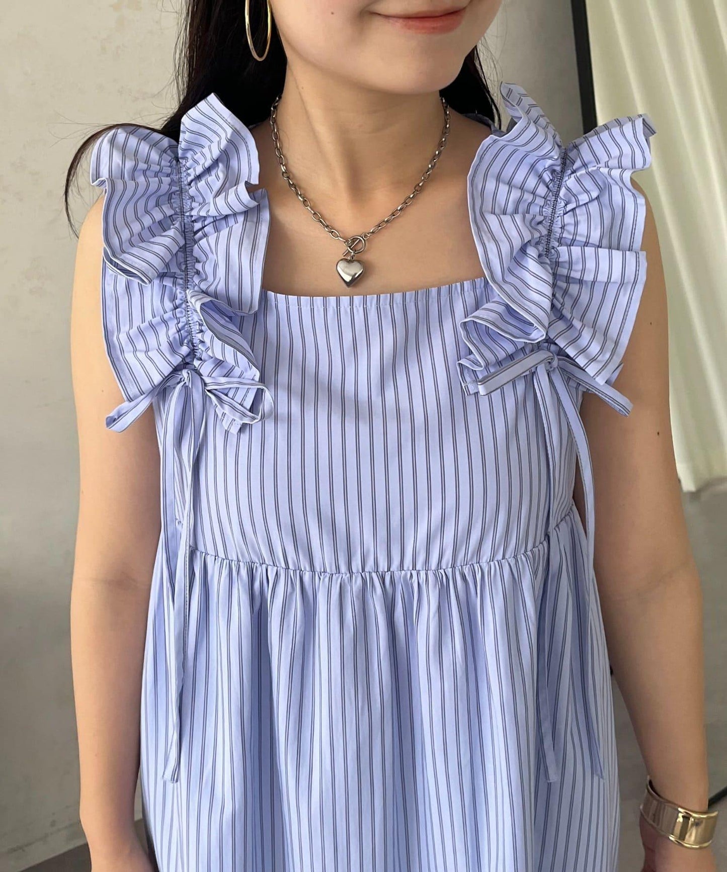 肩部荷葉邊美人魚連衣裙
