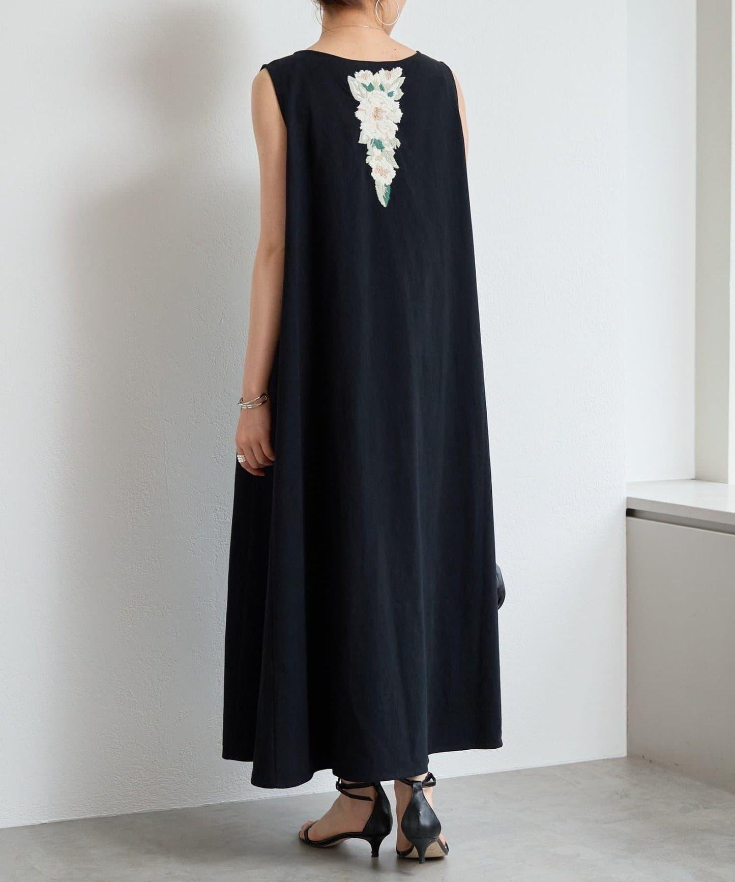 刺繡連衣裙