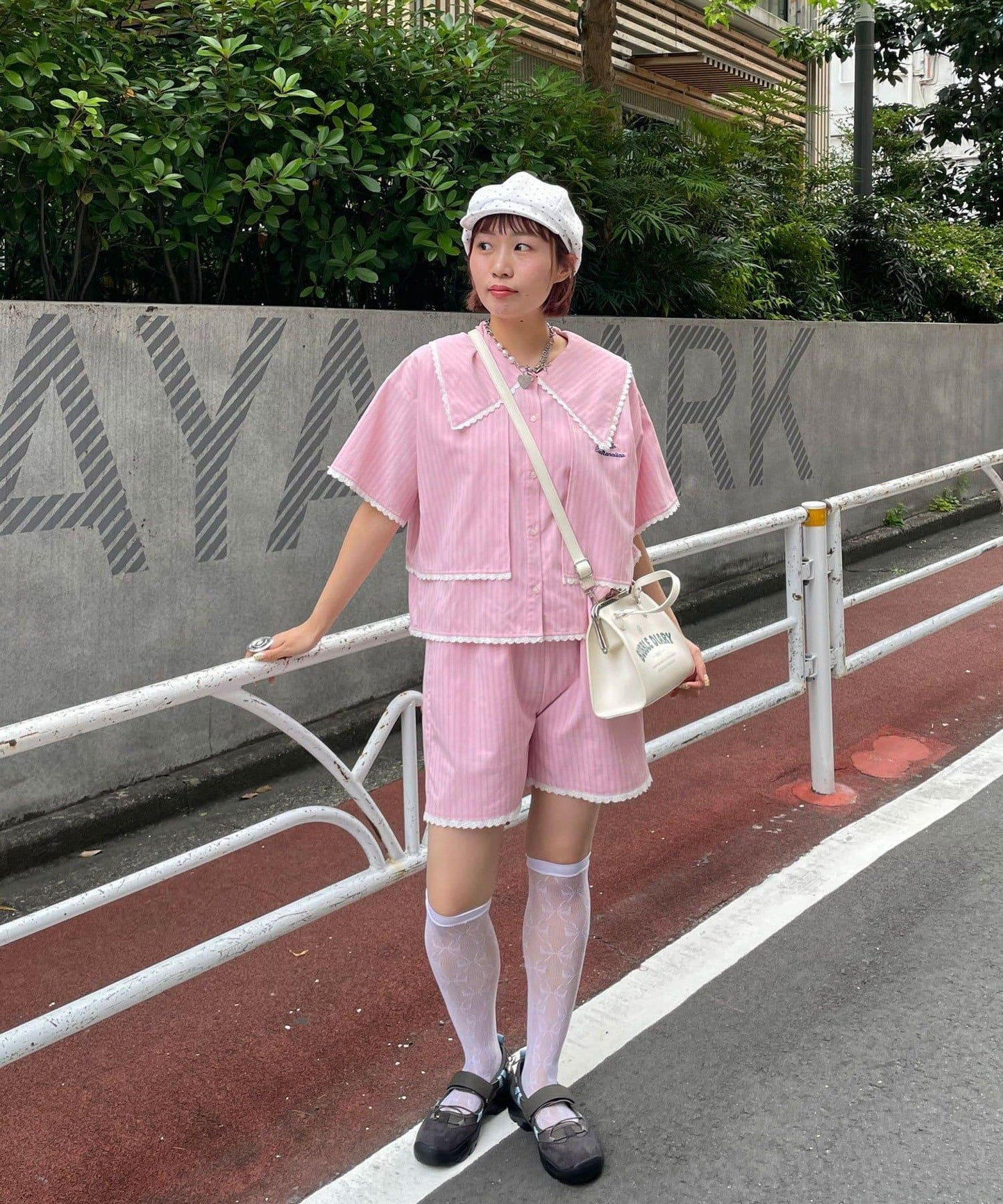 HELLO.SANFRANCISCO 蕾絲條紋休閒短褲