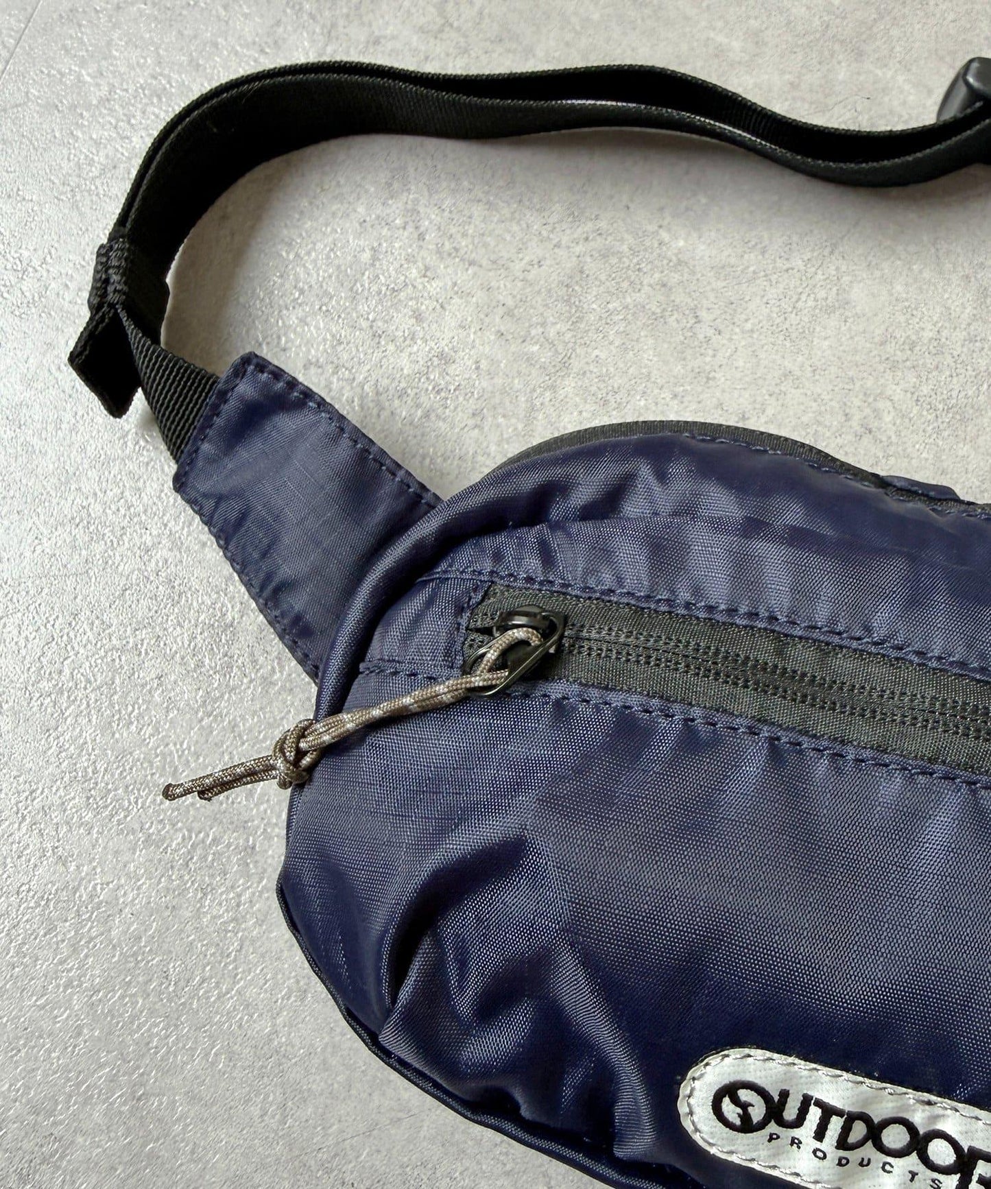 OUTDOOR PRODUCTS 彩色斜挎包