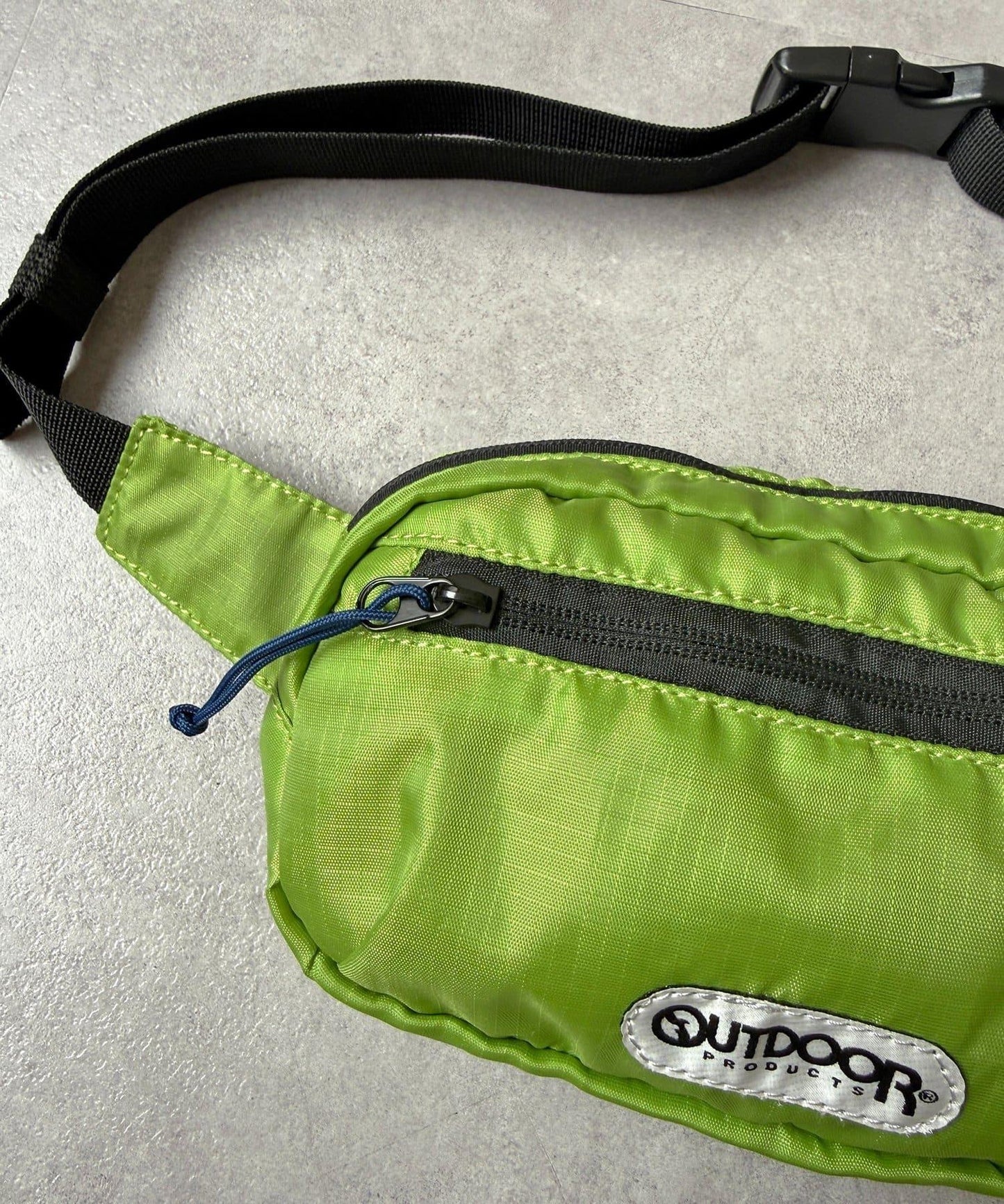 OUTDOOR PRODUCTS 彩色斜挎包