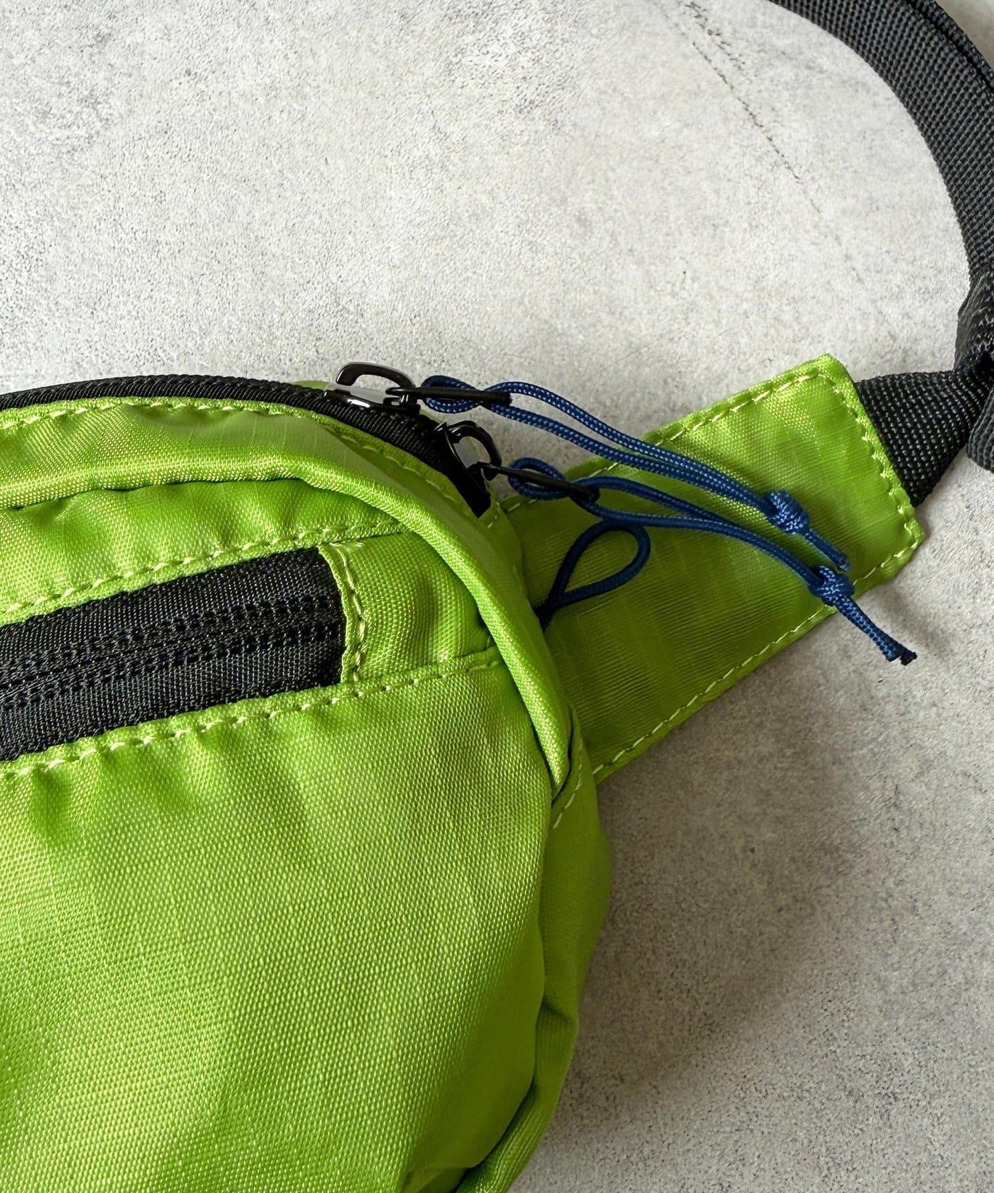 OUTDOOR PRODUCTS 彩色斜挎包
