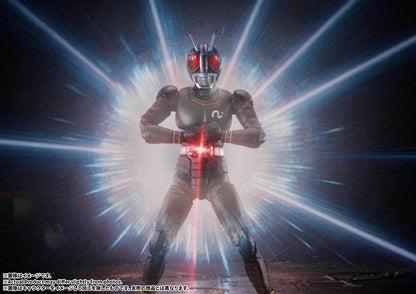 假面騎士 S.H.Figuarts（真骨彫製法） 仮面ライダーBLACK Kingstone《FLASH》Edition（初回限定臺座付屬）