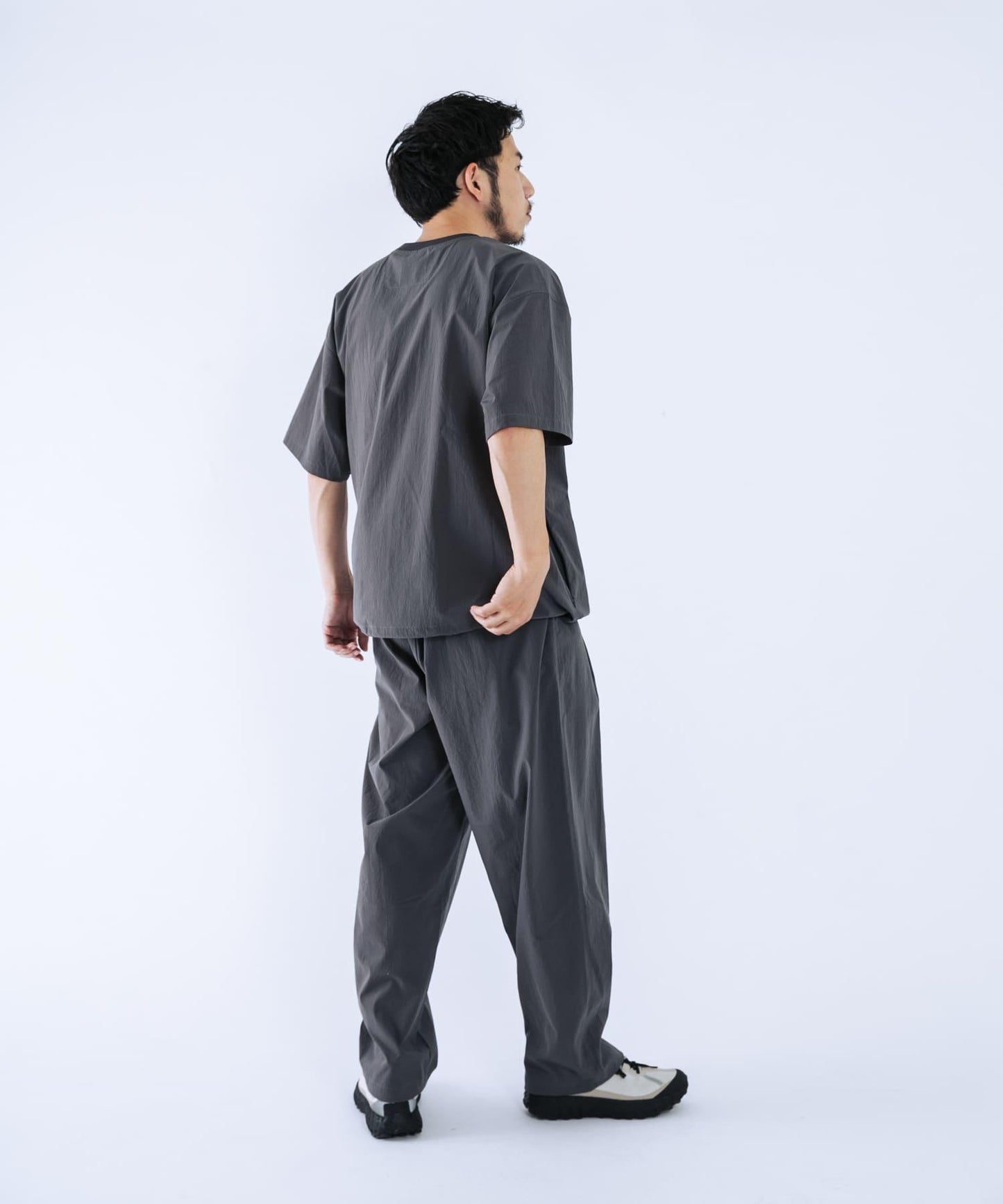 吸溼速乾透氣輕量 DOT AIR SHORT-SLEEVE PULLOVER