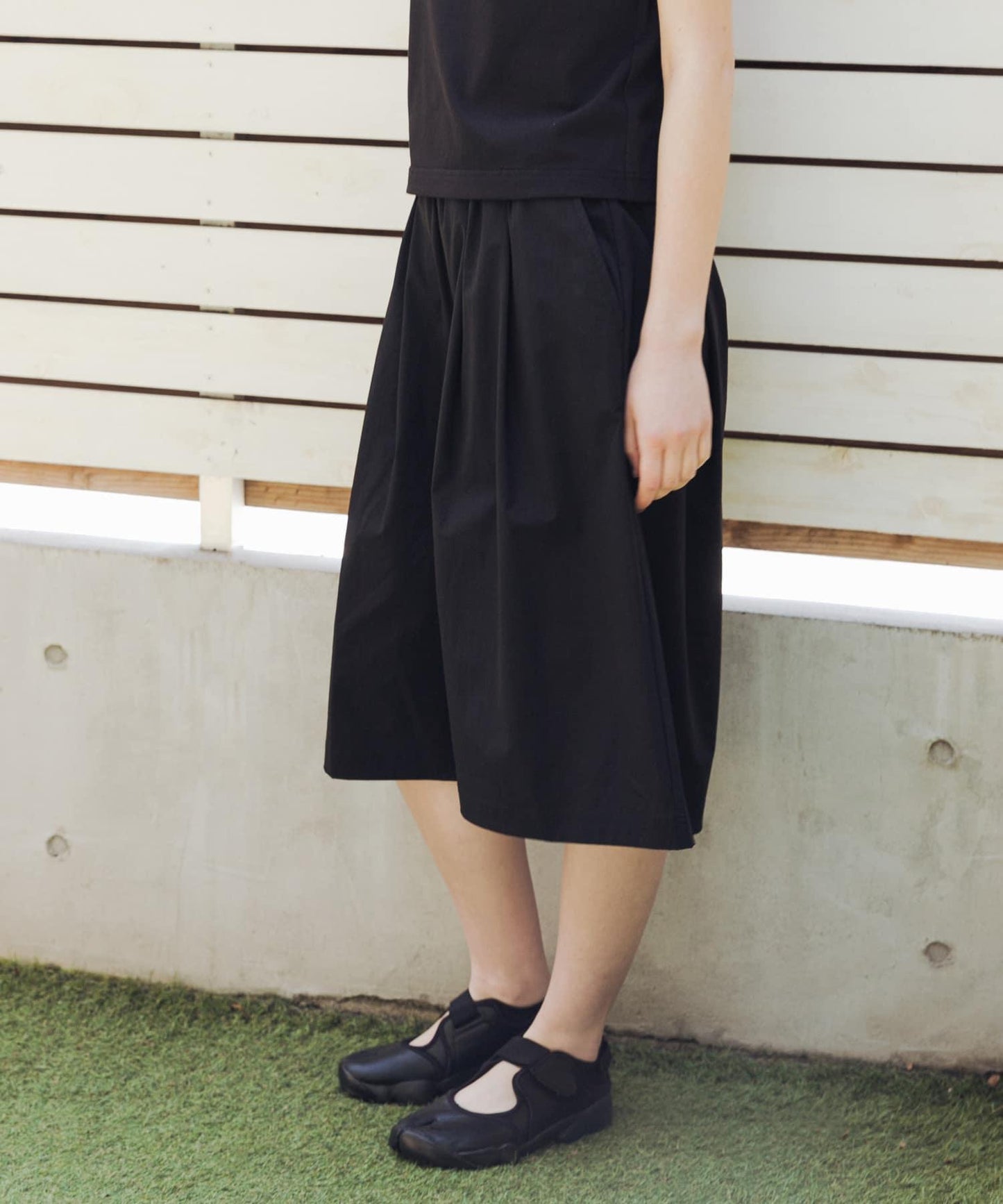 THOUSAND MILE×URBAN RESEARCH MID LENGTH TUCK PANTS 潑水吸水速幹防紫外線聯名款長褲